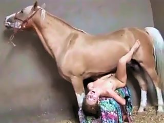 Teen gets ograsm under horse